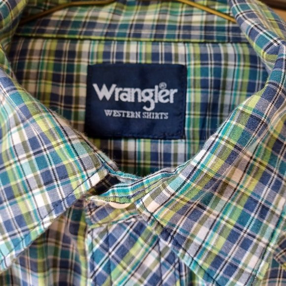 Wrangler Western Shirt.  Size L.  Snap buttons - Picture 2 of 2